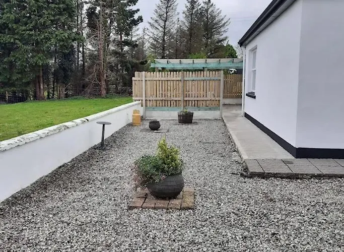 Cheerful Three Bedroom Country Cottage