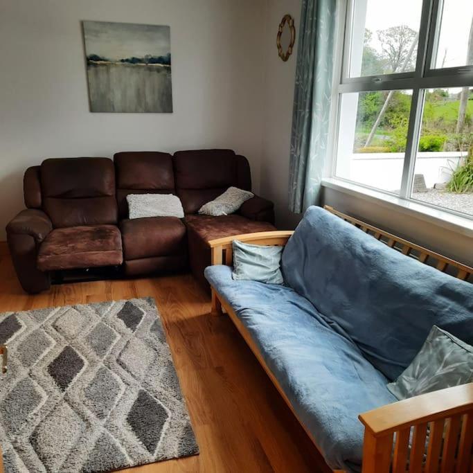 Cheerful Three Bedroom Country Сasa de vacaciones Ballina (Mayo)
