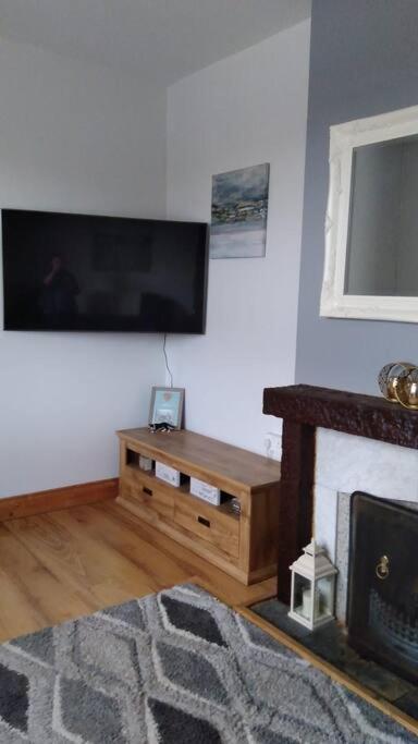 Cheerful Three Bedroom Country